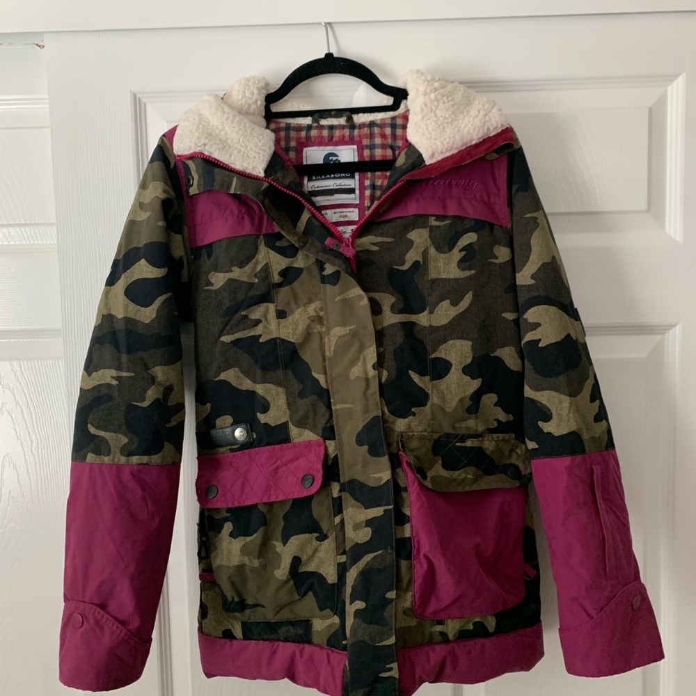 ABSOLUTELY Adorable Women’s Billabong Snow Jacket